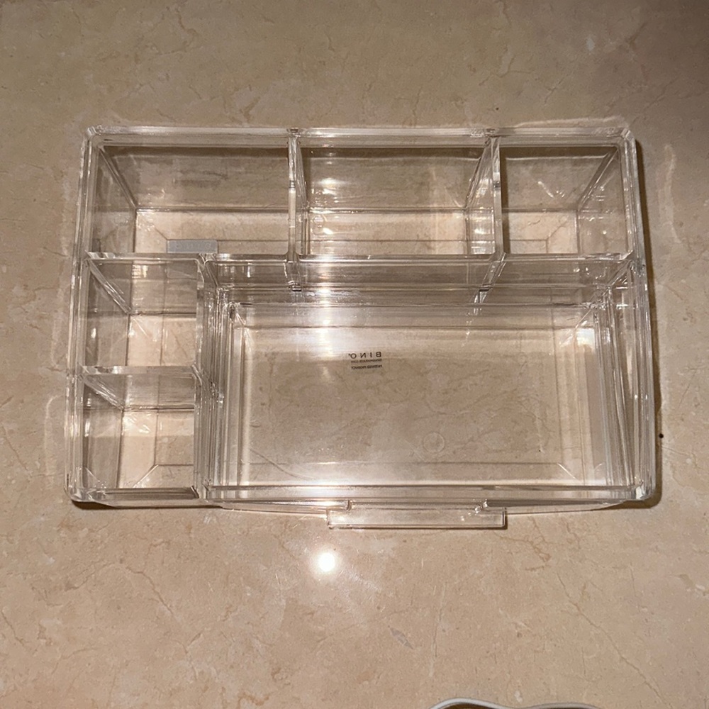 Makeup organizer